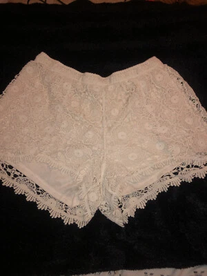 Flower patten flowy shorts, size 10 - Image 1 of 3