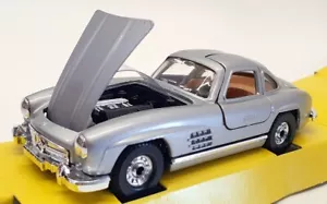 Corgi Appx 13cm Long Diecast 811 - 1954 Mercedes Benz 300SL - Silver - Picture 1 of 5