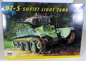 Kit modelo tanque ligero soviético Italeri 272 BT-5 1/35 caja abierta - Imagen 1 de 9