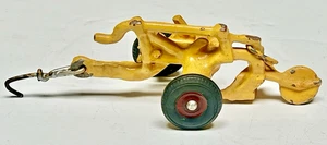 Juguete de hierro fundido de colección de 5" amarillo granja campo arado tractor implemento disco llantas rojas - Imagen 1 de 8