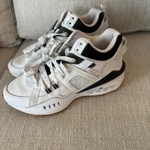 Scarpe da ginnastica donna Fila Spectra Cross in bianco e nero usate in ottime condizioni - taglia 10 - Foto 1 di 8