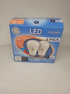 2 GE Lighting Dimmable LED Daylight Light Bulb 6-Watt 40 W replacement - Picture 1 of 3