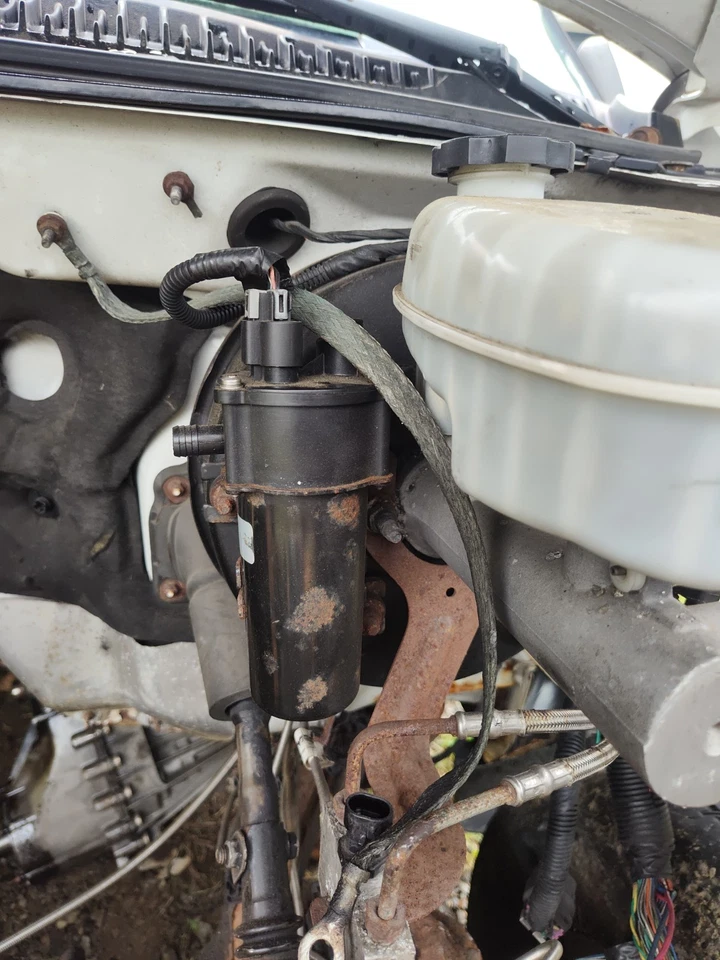 03-06 Silverado Sierra Tahoe Yukon Válvula de vacío de freno Booster Bomba suplementaria Foto 1 de 1