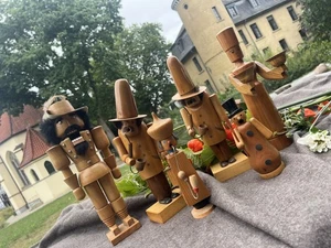 Erzgebirge Holzfiguren Holz Konvolut 6 St Nussknacker Räuchermann Kerzenständer - Bild 1 von 9