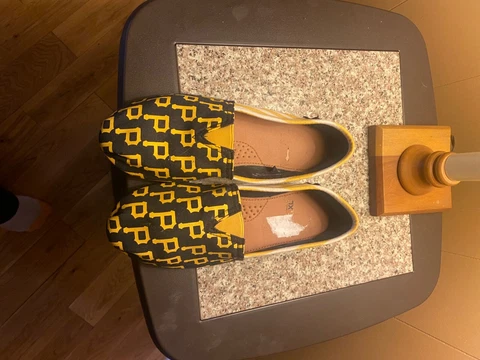 Pittsburgh Pirates MLB Women's Canvas Stripe Shoes, Size XL (10) Cover