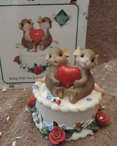 NIB Enesco Charming Tails "BEING WITH YOU IS A CELEBRATION OF LOVE" MOUSE FIGURE - Picture 1 of 1