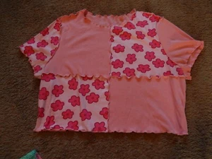 SHEIN Pink Block Print Rib Knit Ruffled Edge Short Sleeve Cropped Shirt Size 2XL - Picture 1 of 7
