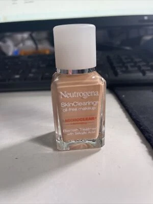 Neutrogena SkinClearing Liquid Makeup, Buff 30, 1 fl oz exp 03/2024 - Image 1 of 4