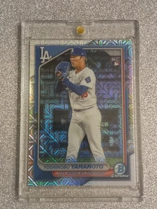 YOSHINOBU YAMAMTO RARO NOVATO RC PLATA REFRACTOR INVERSIÓN SP DODGERS MVP COMO NUEVO - Imagen 1 de 4