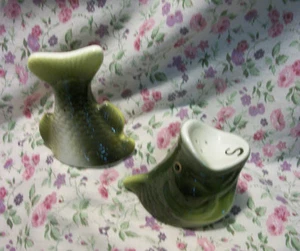NEW BASS FISH SALT AND PEPPER SET  - Picture 1 of 1
