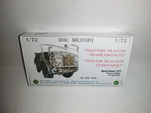 TRATTORE TM 40 CON TELONE RACCOLTO MODEL KIT IN RESINA 1/72 DOC MODELS ART.72410 - Foto 1 di 1