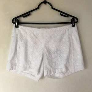 NWT LILLY PULITZER Daisy eyelet “Deenie” shorts - Picture 1 of 6