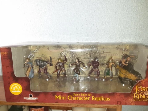 NIP LotR Lord of the Rings 7 Piece Mini Character Replica set by Applause Cover