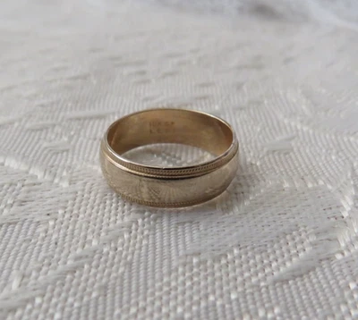10K GF YELLOW GOLD FILLED RING WEDDING BAND MARKED LEGI 5.5MM WIDE SIZE 4.75 - Image 1 of 4