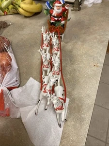 Vintage Weihnachtsmann im Schlitten winkend mit sechs Rentieren Aufsteller Kunststoff 60er Jahre - Bild 1 von 5