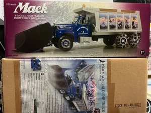 FIRST GEAR B-Model Mack Dump Truck With Plow HIGH MOUNTAIN SNOW REMOVAL 1/25 NIB - Picture 1 of 5