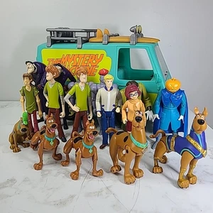 Scoob! Scooby-Doo Mystery Machine With Lights & Sounds With 16 Figures Working - Picture 1 of 17