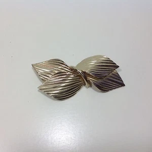 Grandma's Jewelry ~ Vintage Pin Brooch Gold Tone 2.5" Unsigned - Picture 1 of 2