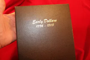 1-ALBUM MONETE DANSCO PRIMI DOLLARI 1794-1803, NUOVO DI ZECCA, A-1, #6170 - Foto 1 di 5