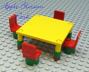 LEGO Giallo SET TAVOLO E SEDIE NATALIZIE - Minifigure amici taglia Sedili rosso verde - Foto 1 di 5