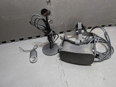 Oculus Rift CV1 VR Headset - Image 1 of 4