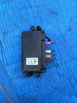 Genuine Mopar Surround Camera Processor Module 68451000AE - Imagen 1 de 3