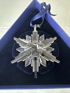 Swarovski 2006 Annual Edition Snowflake Crystal Christmas Ornament - Picture 1 of 11