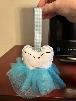 Almohada colgante de hada de los dientes con falda azul aguamarina - sin usar - hecha a mano Foto 1 de 4