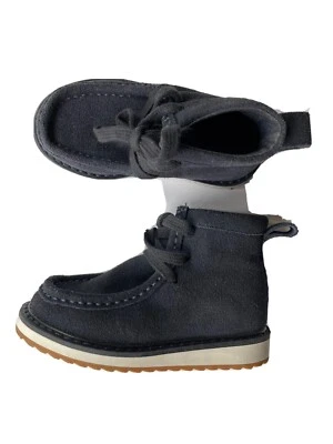 Gap Shoes Boy 7 - Image 1 of 4