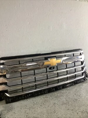 2023 2024 Chevrolet Silverado 2500 3500 HD GRILLE Camera Type Used Oem 84915112 - Image 1 of 4