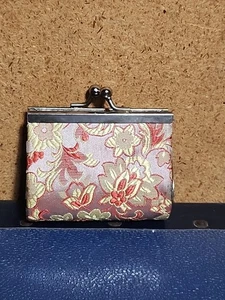 Small Red Gold Floral Design Pink Hard Case Coin Purse - Picture 1 of 3