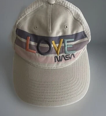 Sombrero de verano ajustable bordado NASA LOVE para mujer Foto 1 de 4