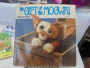 WARNER BROTHERS 1984 BOOK & RECORD GREMLINS  GIFT OF THE MAGWAI STORY 1 - Imagen 1 de 2