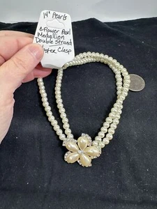 Necklace 14" 2 Strands Pearls Flower Medallion Lobster Clasp Vintage M-6733! - Picture 1 of 5