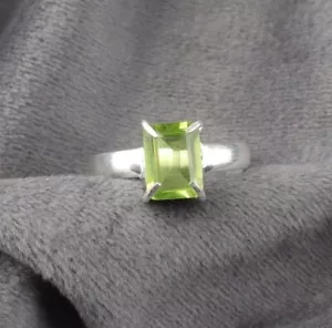 Green Peridot Gemstone 925 Sterling Silver Ring Handmade Jewelry Ring For Gift - Picture 1 of 3