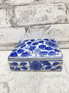 Porcelain Chinese Keepsakes Box - Picture 1 of 10