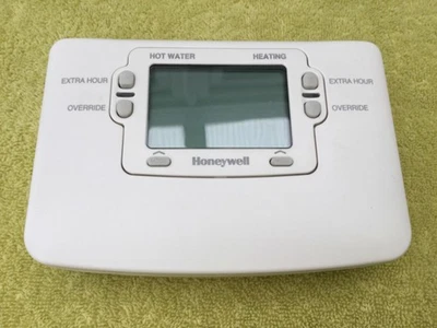 HONEYWELL ST9400A 1-DAY ELECTRONIC PROGRAMMER WITH 2-CHANNEL ST9400A1002 - Image 1 of 3