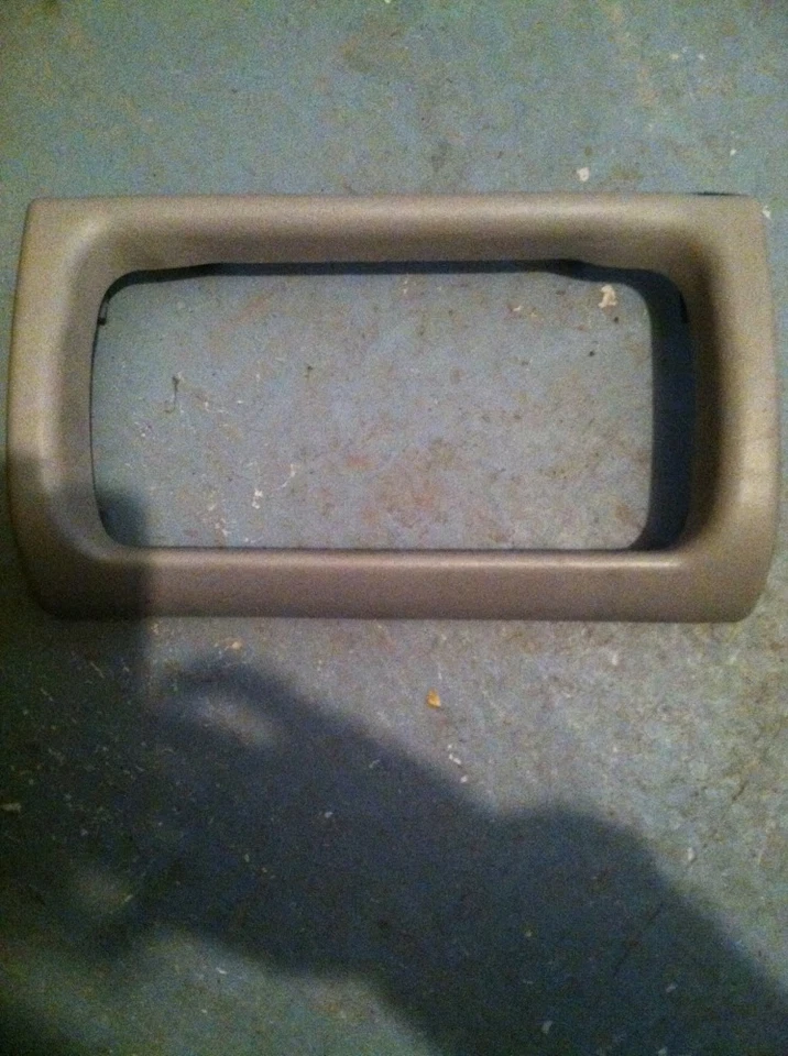 Cadillac Deville 1998 radio bisel gris usado  Foto 1 de 1