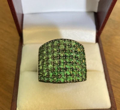 Prata esterlina 0,925 várias pedras preciosas verdes Diopside (?) Anel de banda larga tamanho 9 - Imagem 1 de 4