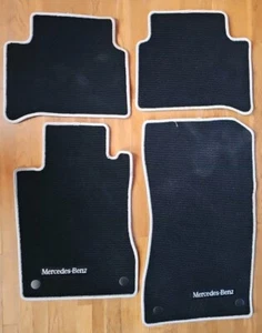 4 Mercedes-Benz Carpet Floor Mats Set Black Original Slightly Used - Picture 1 of 4