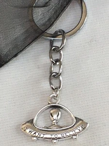 Alien-Schlüsselring ""I Want To Believe"" macht einen großartigen Platz, UFO, X-Akten Geschenk - Bild 1 von 2