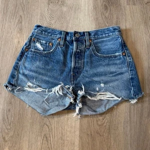 Levi’s Women's Denim Cut-Off Jean Shorts Frayed Raw Hem Button Fly Blue Size 26 - Foto 1 di 7
