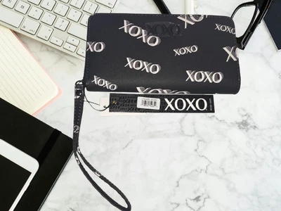 Bolso sin asas tipo billetera de muñeca XOXO para mujer - cremallera alrededor - negro/gris o negro/rosa Foto 1 de 4