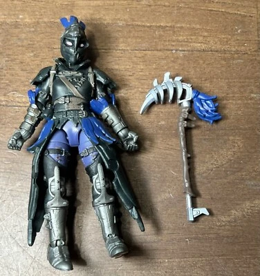 Figura de acción Jazwares Fortnite Squad Mode 4" - Devasto con arma Foto 1 de 4