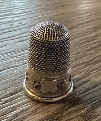 Dé à coudre ancien « Le Havre » - argent massif - Photo 1/4