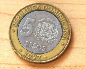 1997 Dominican Republic 5 Pesos Bi-Metallic - Picture 1 of 2