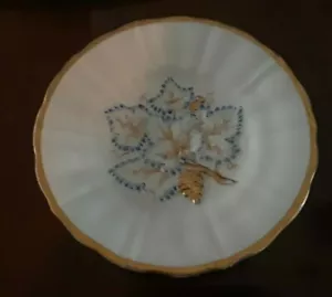 PIATTO FOGLIA D'UVA DIPINTO A MANO IN PORCELLANA KPM BLU E ORO, 9" - Foto 1 di 2