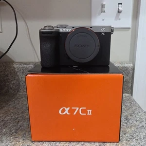 Cuerpo de cámara digital Sony Alpha A7C II 4K UHD sin espejo - plateado (ILCE-7CM2/S) - Imagen 1 de 5