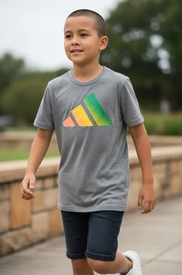 Camiseta Adidas Unisex Niños Gris Gradiente Logo Foto 1 de 4