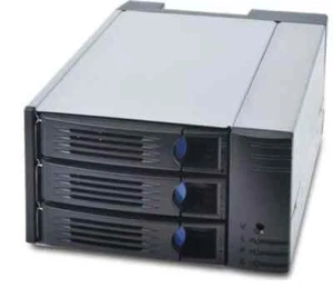 Chenbro SK32303 Festplattenkäfig 2x 5,25" zu 3x 3,5" Hot-Swap SAS/SATA Lüfter - Bild 1 von 1